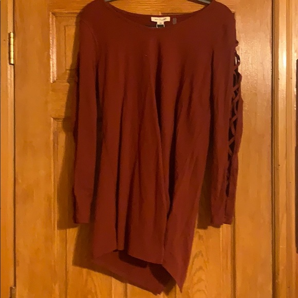 Red blouse - Picture 1 of 5